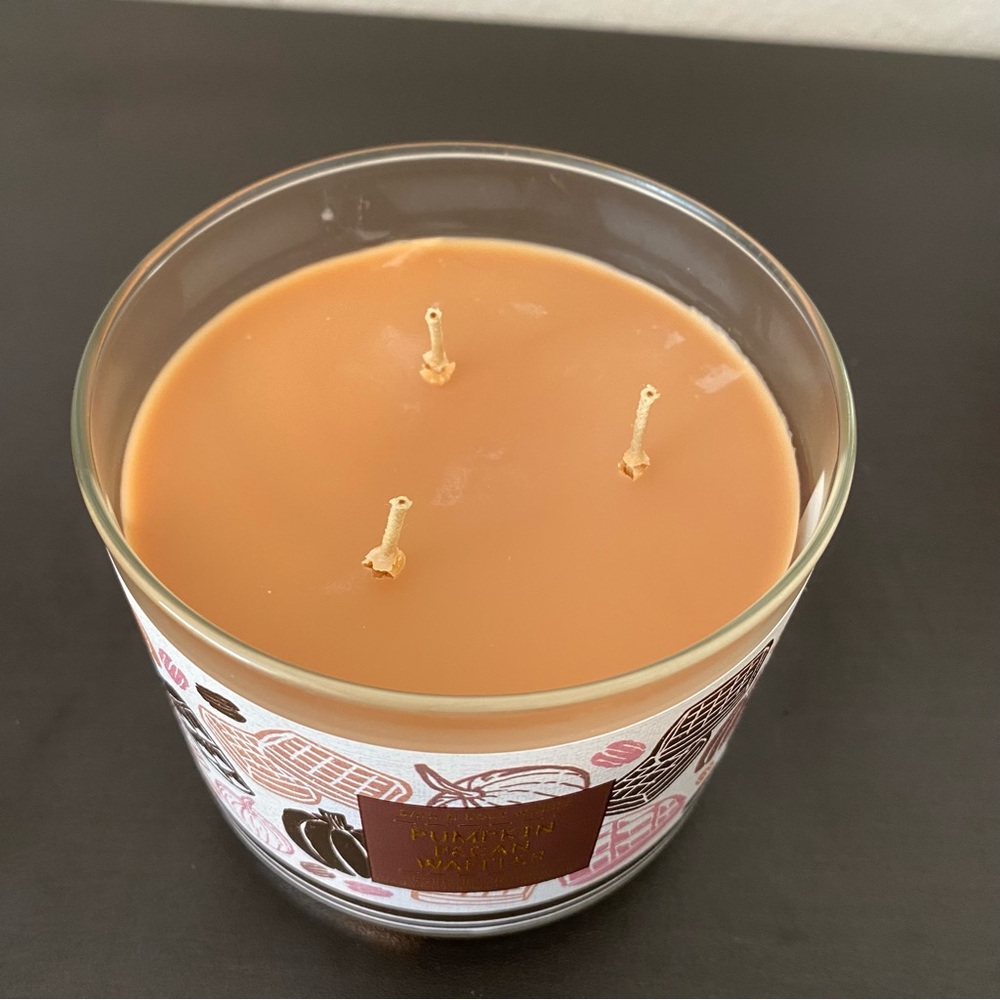 Bath & Body Works Pumpkin Pecan Waffles Candle - Picture 3 of 3